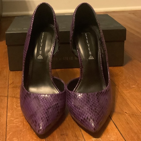 Steve Madden Newbee Purple Snake Print Pump - Picture 4 of 7